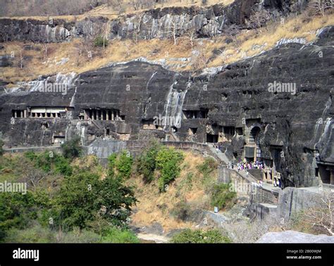 Die Ajanta-Höhlen: Ein Meisterwerk buddhistischer Kunst und Geschichte in Aurangabad!