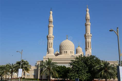 Die Freer-Moschee: Ein architecturales Wunderwerk mit beeindruckenden islamischen Kalligraphien!